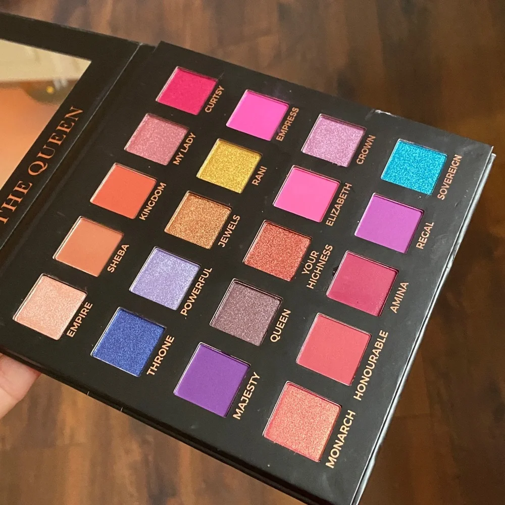 Eloise The Queen Eye Shadow Palette 20 Shades New